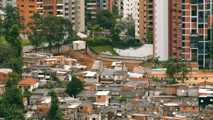 Brasil Alcança Menor Desigualdade e Maior Renda Média da História, Mas Especialistas Alertam: Ainda Longe do Ideal