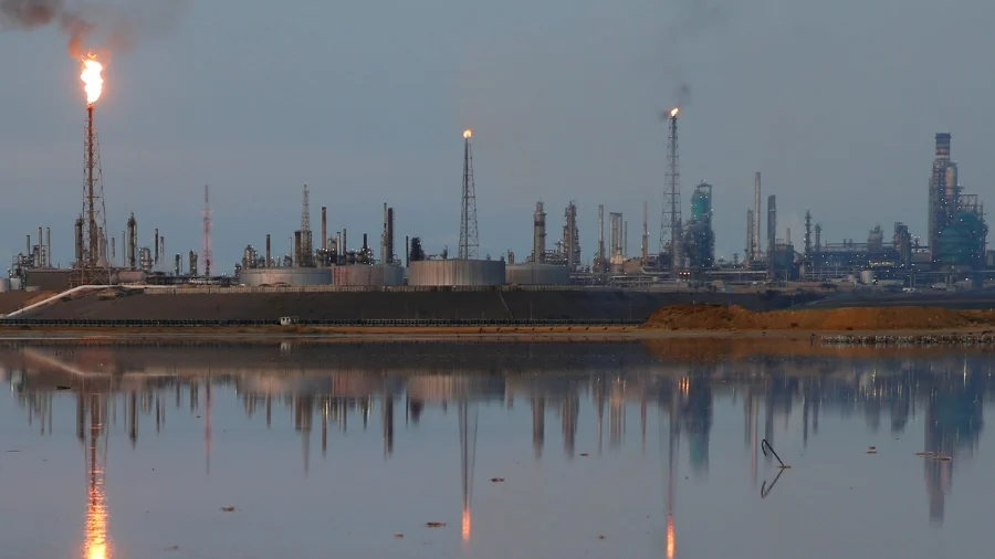 Plano de Trump para petróleo venezuelano: EUA podem investir bilhões, mas há desafios gigantescos