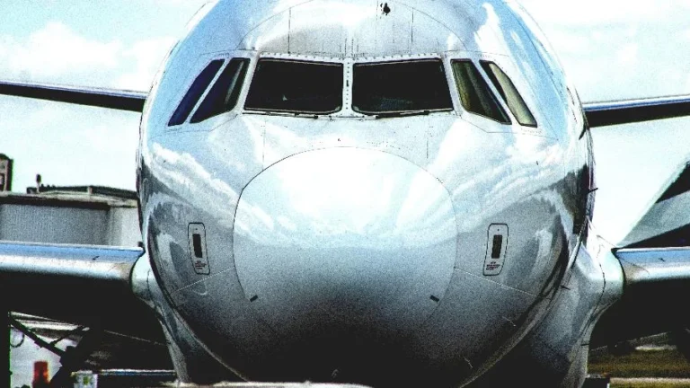 Acidentes Aéreos, Quase Fusões e Recordes: O Ano Turbulento da Aviação Brasileira e Mundial em 2025