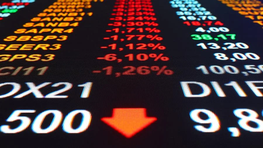 Petrobras e PetroRio em Queda: Ações de Petroleiras Brasileiras Afundam Após Ação dos EUA na Venezuela e Impacto no Preço do Petróleo