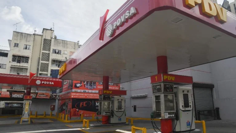 EUA negociam petróleo venezuelano que iria para China, em reviravolta que pode aliviar sanções e impactar mercado global